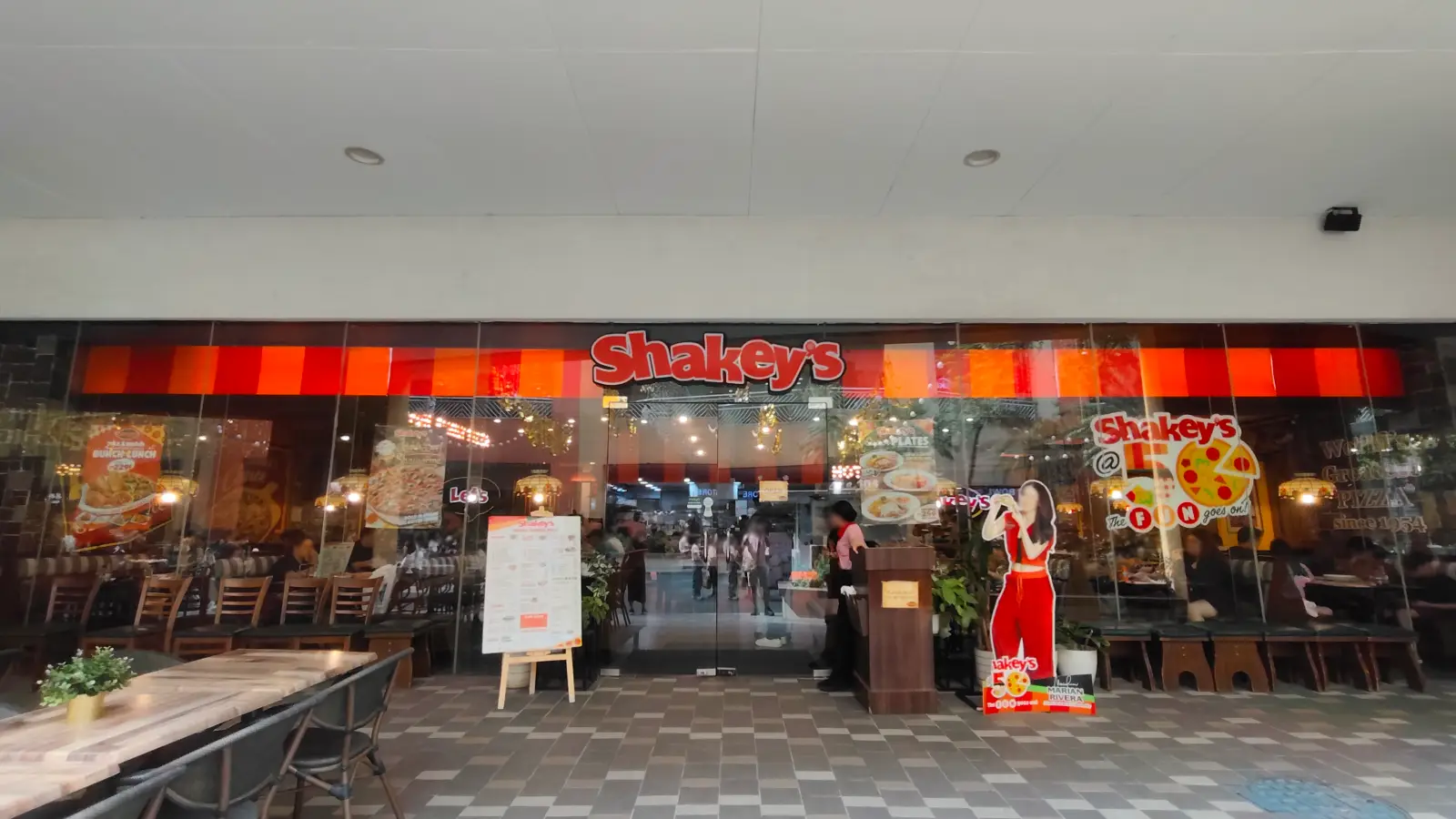 SHAKEY'S PIZZA RESTAURANT in SM Mall of Asia